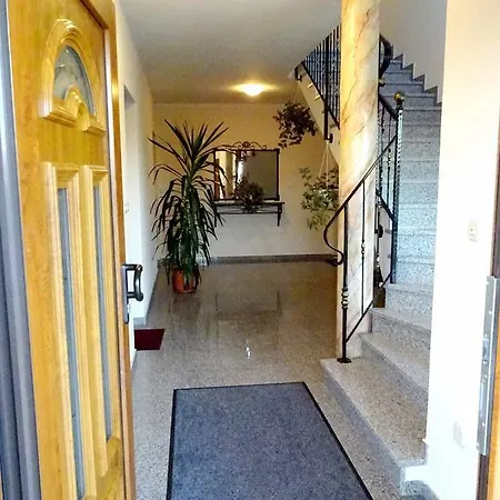 El Vista Apartment